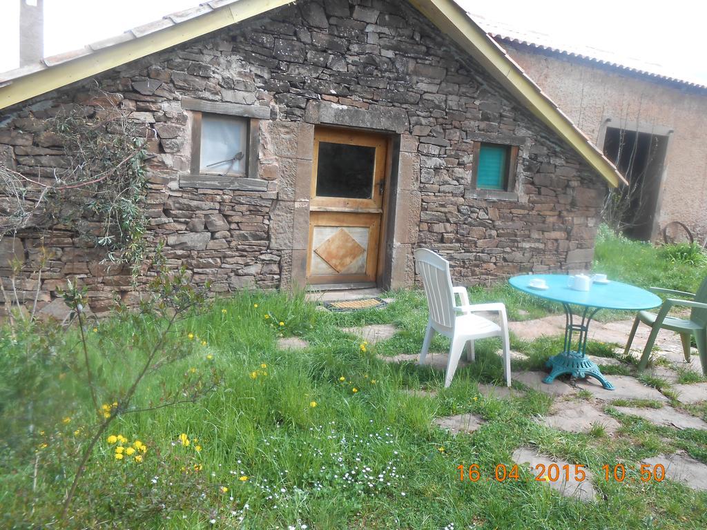 Gite Des Monts Saint-Izaire Esterno foto